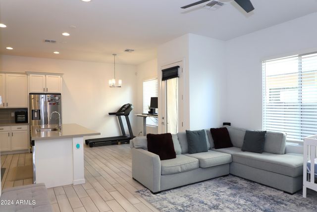 901 S SMITH Road 1059, Tempe, AZ 85281