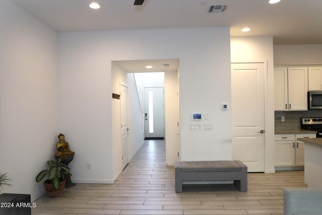 901 S SMITH Road 1059, Tempe, AZ 85281