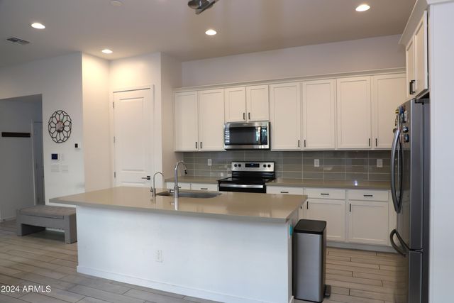 901 S SMITH Road 1059, Tempe, AZ 85281