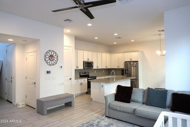 901 S SMITH Road 1059, Tempe, AZ 85281