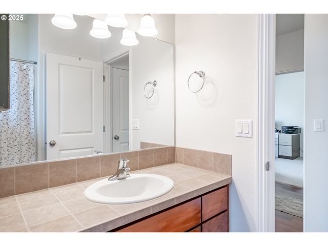 540 LAVENDER St, Silverton, OR 97381