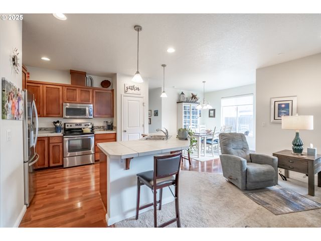 540 LAVENDER St, Silverton, OR 97381