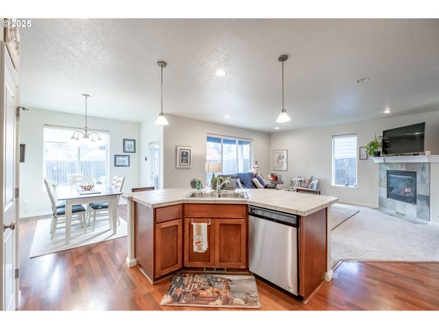 540 LAVENDER St, Silverton, OR 97381