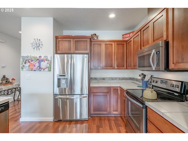 540 LAVENDER St, Silverton, OR 97381