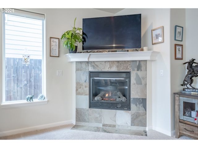 540 LAVENDER St, Silverton, OR 97381