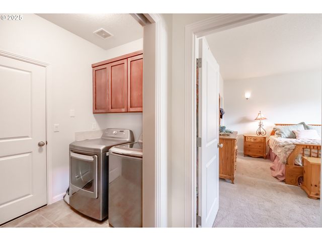 540 LAVENDER St, Silverton, OR 97381