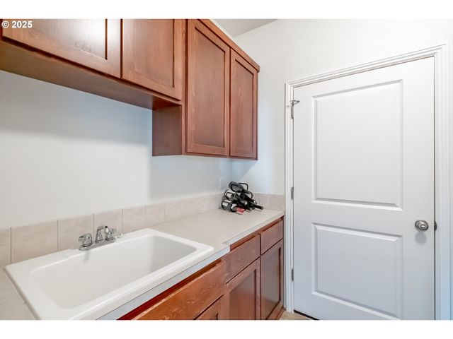 540 LAVENDER St, Silverton, OR 97381