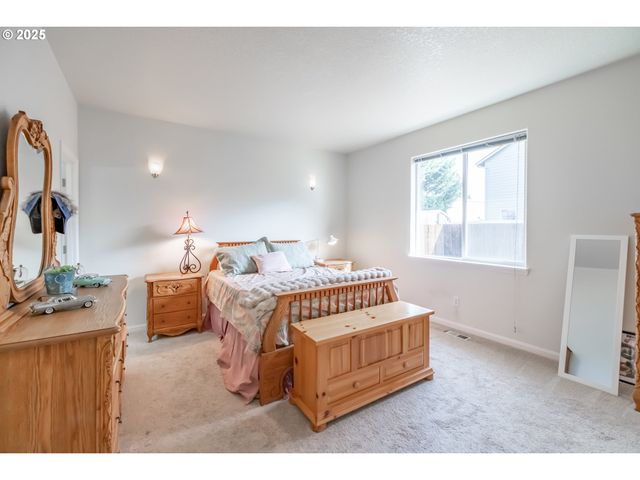 540 LAVENDER St, Silverton, OR 97381