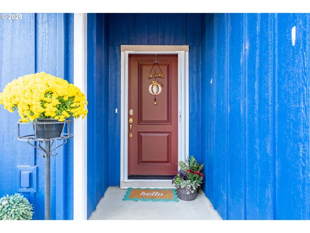 540 LAVENDER St, Silverton, OR 97381