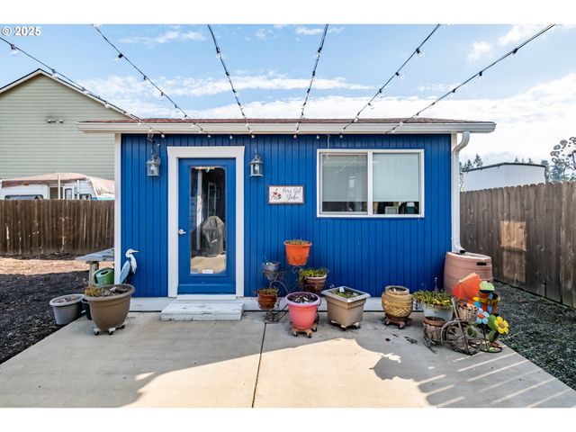 540 LAVENDER St, Silverton, OR 97381