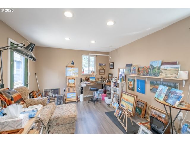 540 LAVENDER St, Silverton, OR 97381