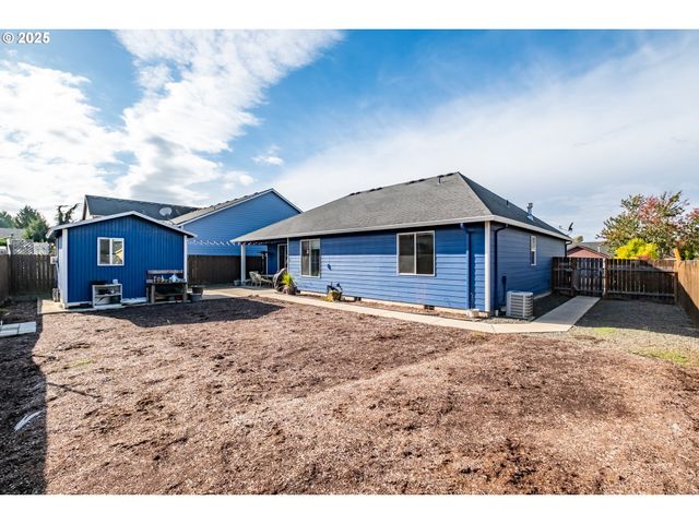 540 LAVENDER St, Silverton, OR 97381