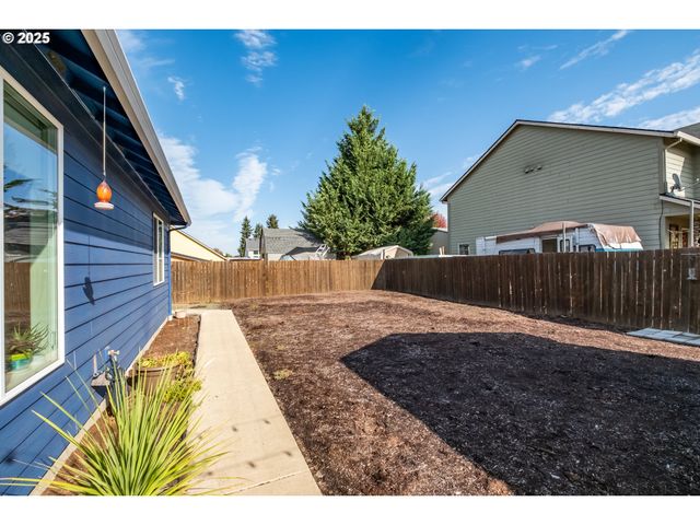 540 LAVENDER St, Silverton, OR 97381