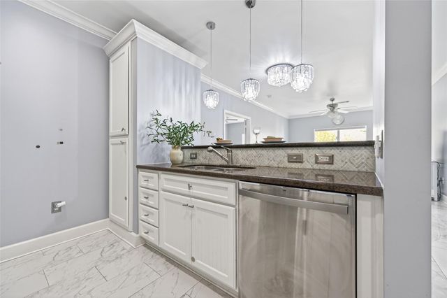 2203 Dorrington Street 207, Houston, TX 77030