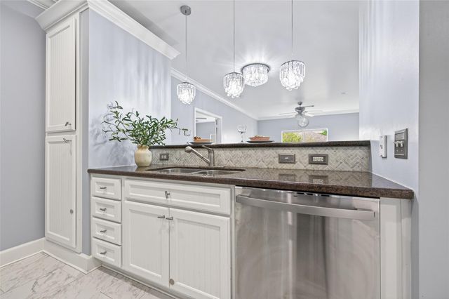 2203 Dorrington Street 207, Houston, TX 77030