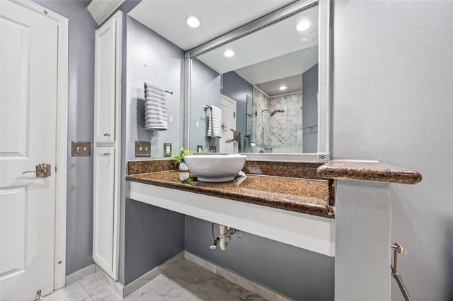 2203 Dorrington Street 207, Houston, TX 77030