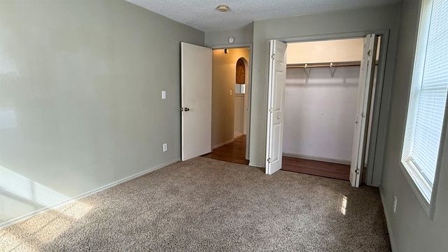 923 W Walnut St, Salina, KS 67401