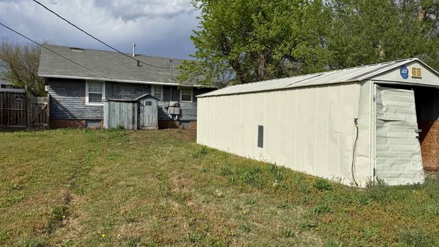 923 W Walnut St, Salina, KS 67401