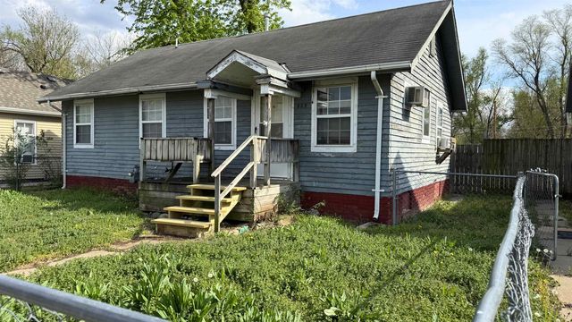 923 W Walnut St, Salina, KS 67401