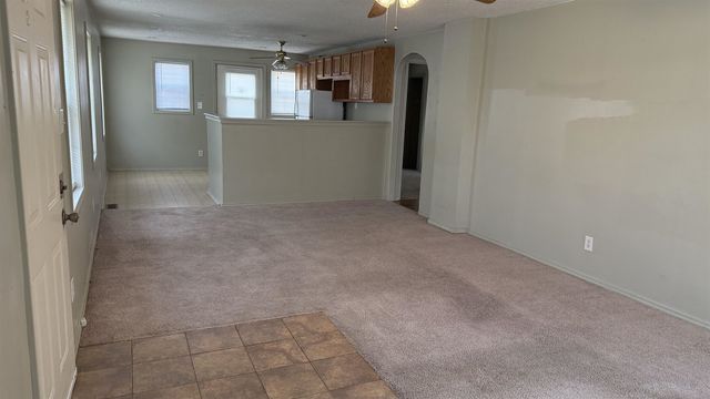 923 W Walnut St, Salina, KS 67401