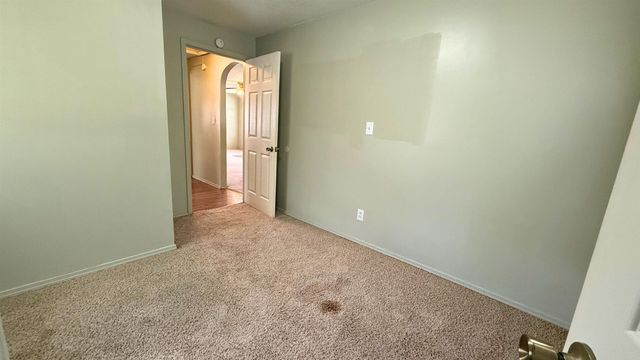 923 W Walnut St, Salina, KS 67401