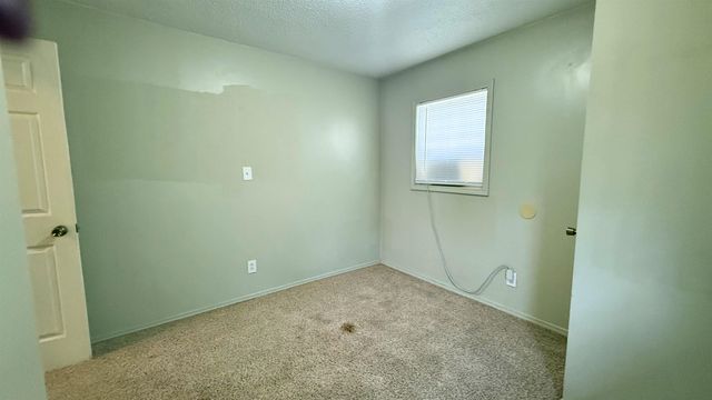 923 W Walnut St, Salina, KS 67401