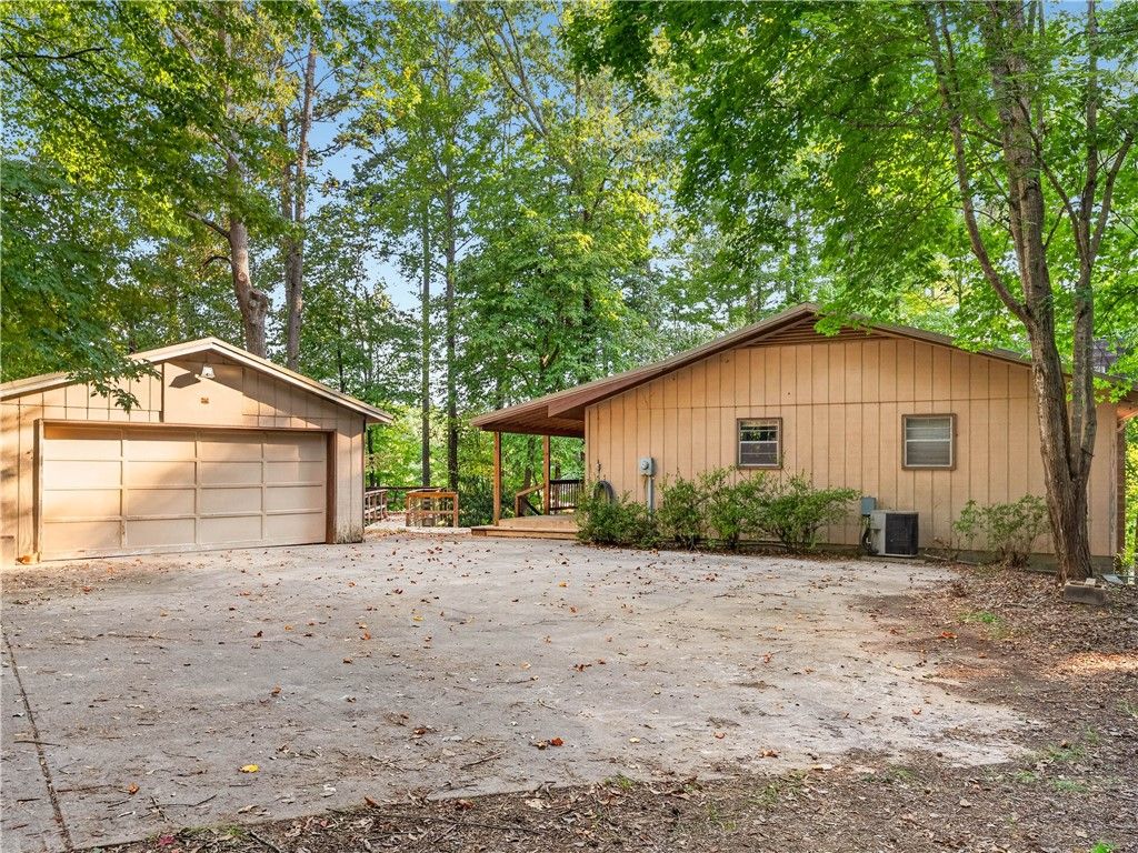 160 Ricks Road, Fair Play, SC 29643