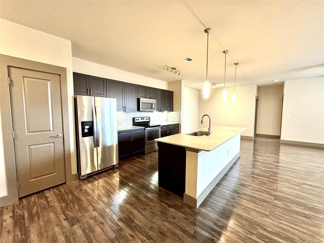 2033 S Gessner Road 2105, Houston, TX 77063