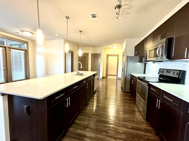 2033 S Gessner Road 2105, Houston, TX 77063