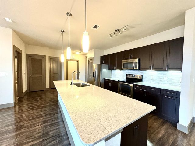 2033 S Gessner Road 2105, Houston, TX 77063