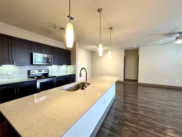 2033 S Gessner Road 2105, Houston, TX 77063