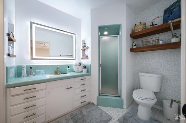 19 Oregon Street, Bakersfield, CA 93305