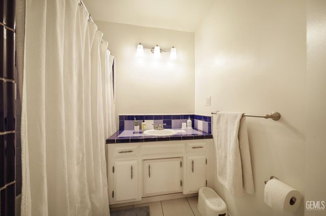 19 Oregon Street, Bakersfield, CA 93305