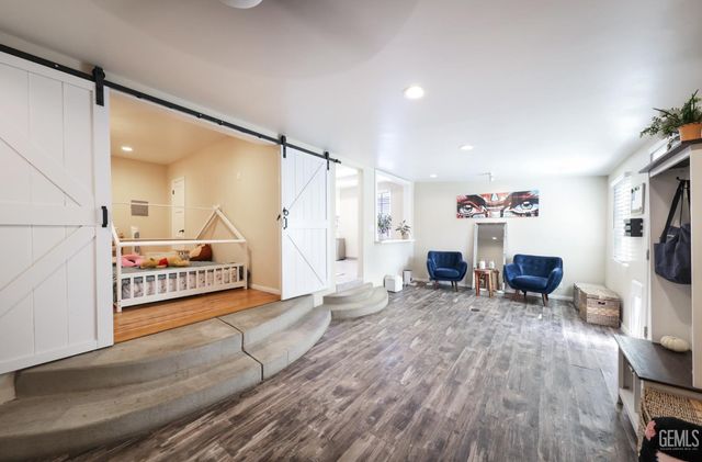 19 Oregon Street, Bakersfield, CA 93305