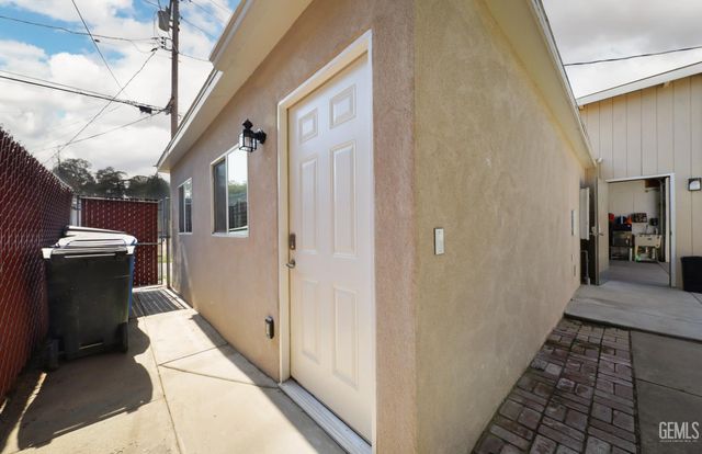19 Oregon Street, Bakersfield, CA 93305
