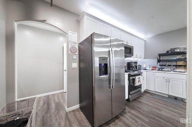 19 Oregon Street, Bakersfield, CA 93305