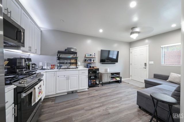 19 Oregon Street, Bakersfield, CA 93305