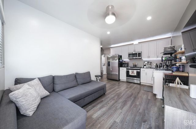 19 Oregon Street, Bakersfield, CA 93305