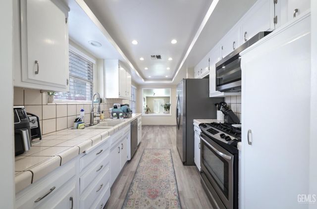 19 Oregon Street, Bakersfield, CA 93305