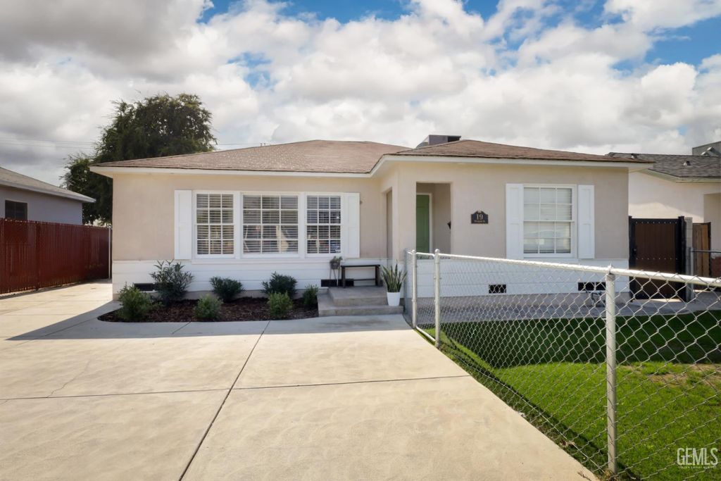 19 Oregon Street, Bakersfield, CA 93305