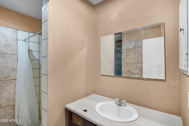 6218 W MEDLOCK Drive, Glendale, AZ 85301