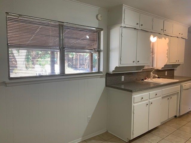 2820 Southgate Drive, Fort Worth, TX 76133