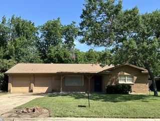 2820 Southgate Drive, Fort Worth, TX 76133
