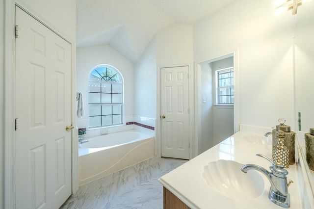 32 Atlantic Avenue, Midlothian, TX 76065