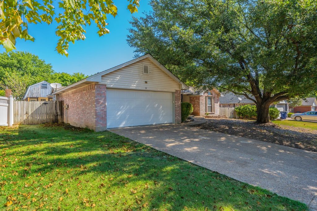 32 Atlantic Avenue, Midlothian, TX 76065