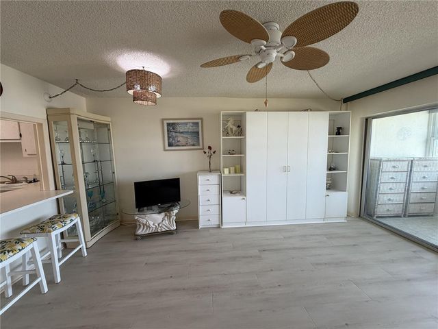 4550 COVE CIRCLE 1205, St Petersburg, FL 33708