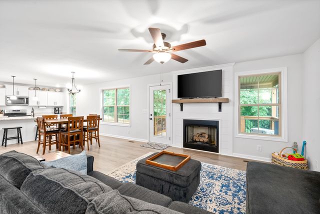 1082 Winesap Rd, Clarksville, TN 37040