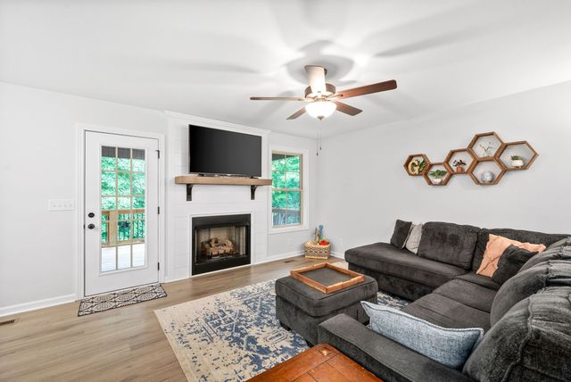 1082 Winesap Rd, Clarksville, TN 37040