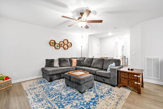 1082 Winesap Rd, Clarksville, TN 37040
