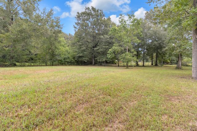 118 County Road 2803, Cleveland, TX 77327